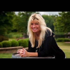 Meet your Posher, Leslie